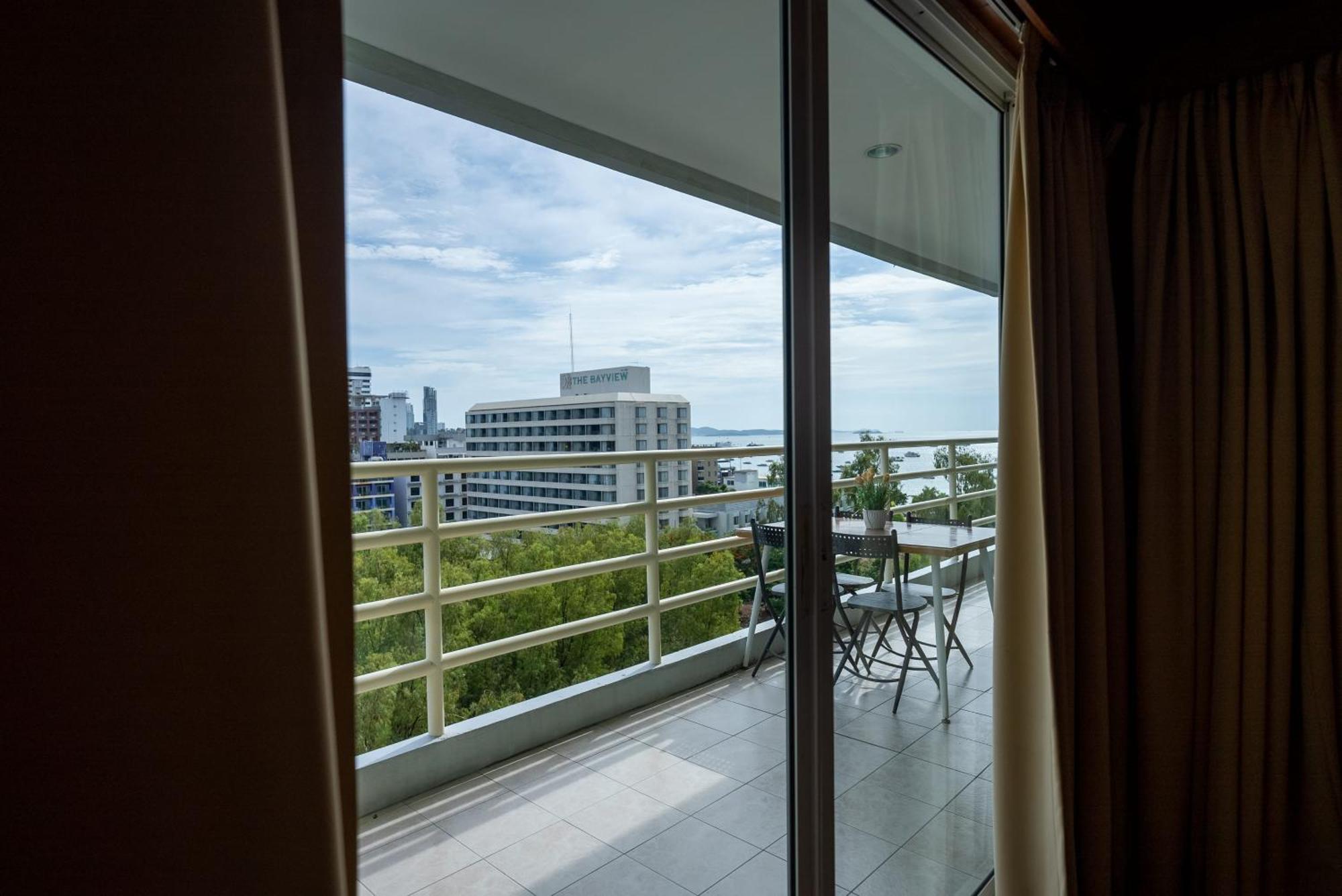 Vtsix At View Talay 6 Hotel Pattaya Exterior photo